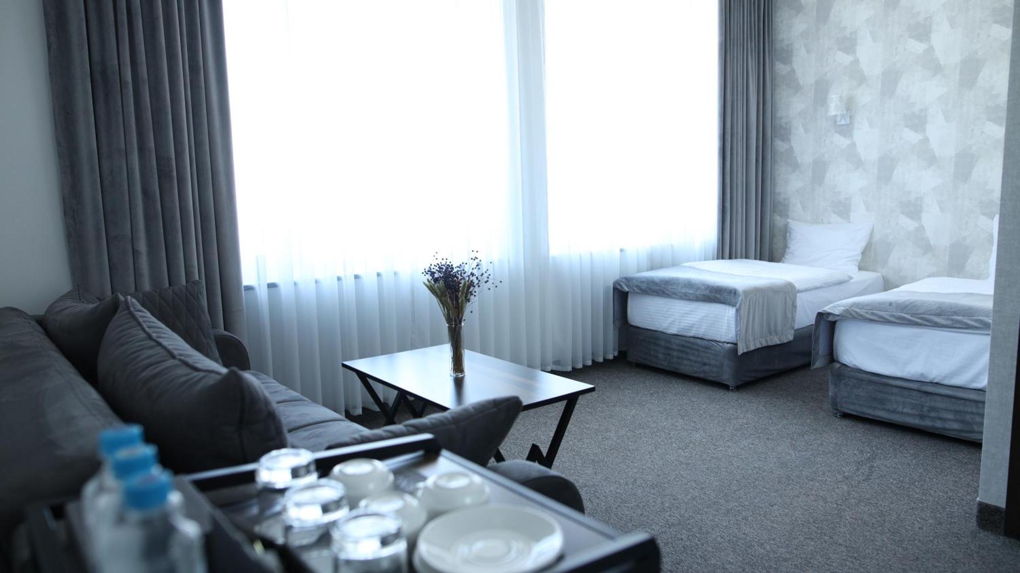 Bmg Hotel By Grigoryans Group Goris Eksteriør bilde