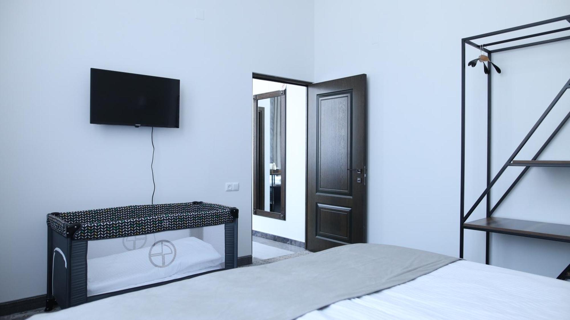 Bmg Hotel By Grigoryans Group Goris Eksteriør bilde