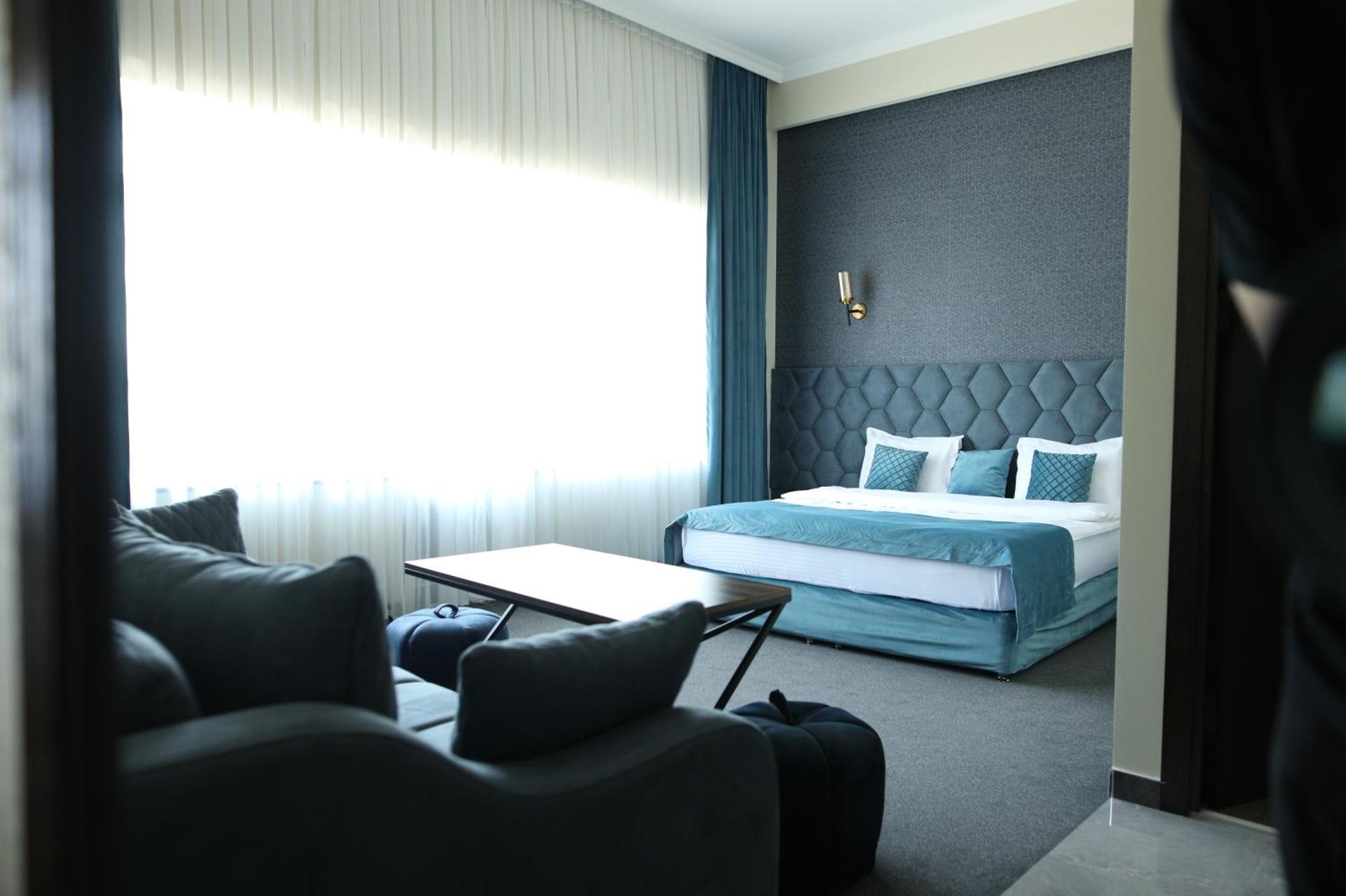 Bmg Hotel By Grigoryans Group Goris Eksteriør bilde