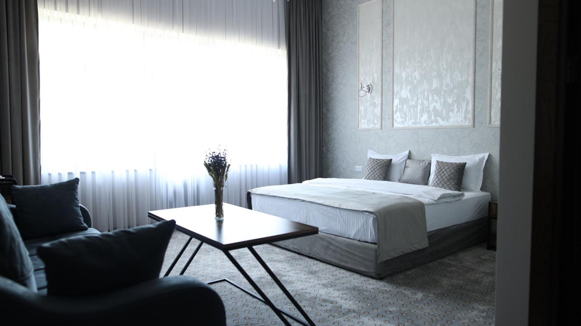 Bmg Hotel By Grigoryans Group Goris Eksteriør bilde