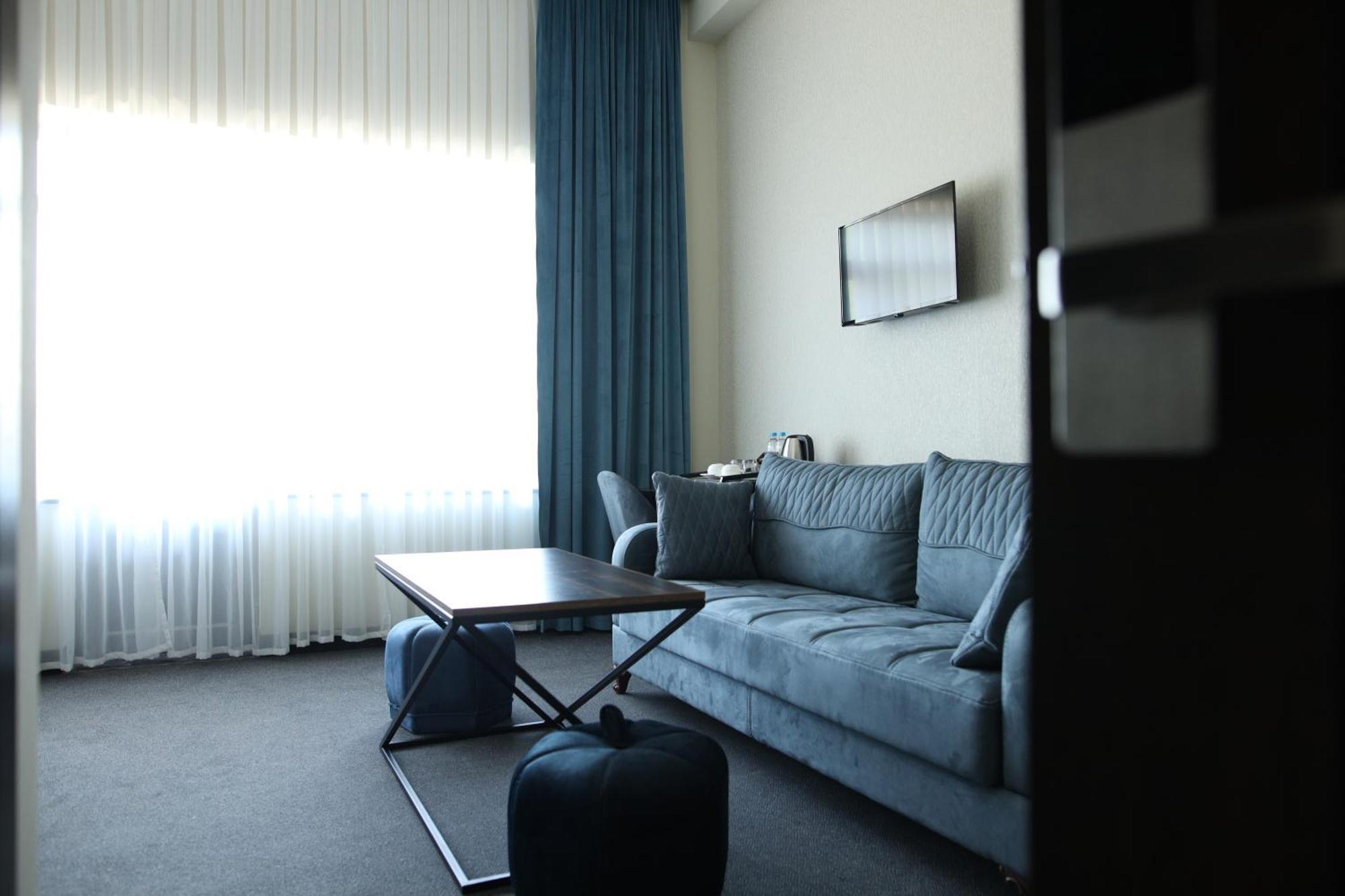 Bmg Hotel By Grigoryans Group Goris Eksteriør bilde