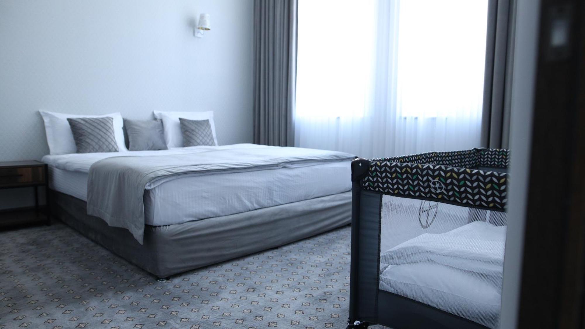 Bmg Hotel By Grigoryans Group Goris Eksteriør bilde