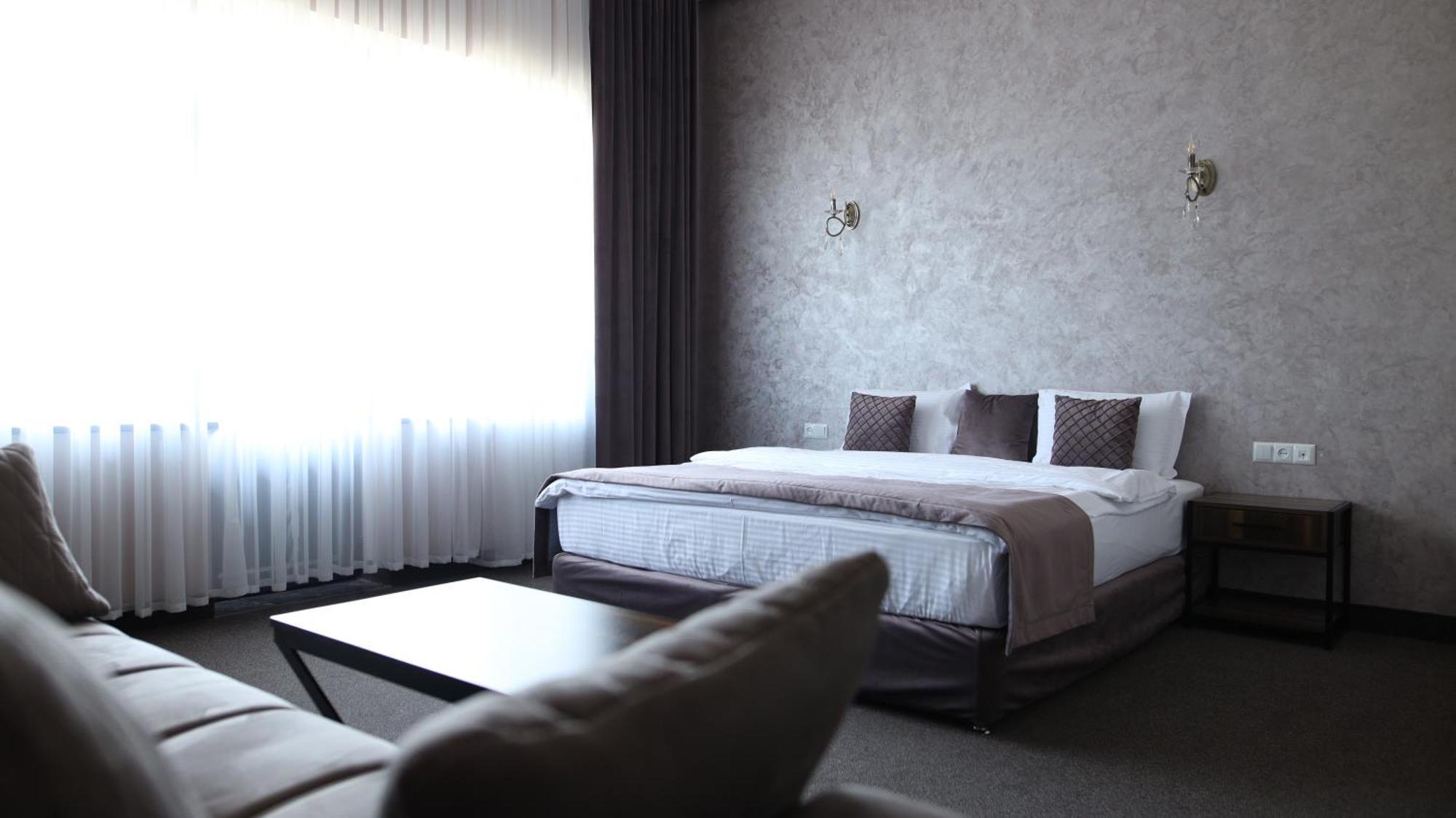 Bmg Hotel By Grigoryans Group Goris Eksteriør bilde